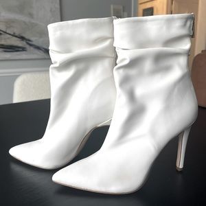 NWT gorgeous white boots